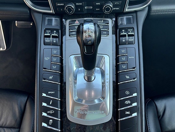 Porsche Panamera 4 9 of 11