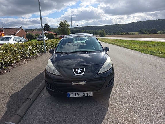 Peugeot 207 SW 2 of 5