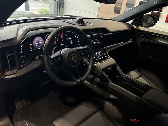 Porsche Cayenne Coupe 19 of 30
