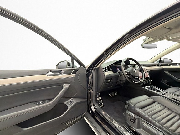 Volkswagen Passat Alltrack 9 of 30