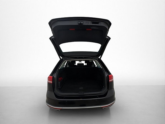 Volkswagen Passat Alltrack 24 of 30