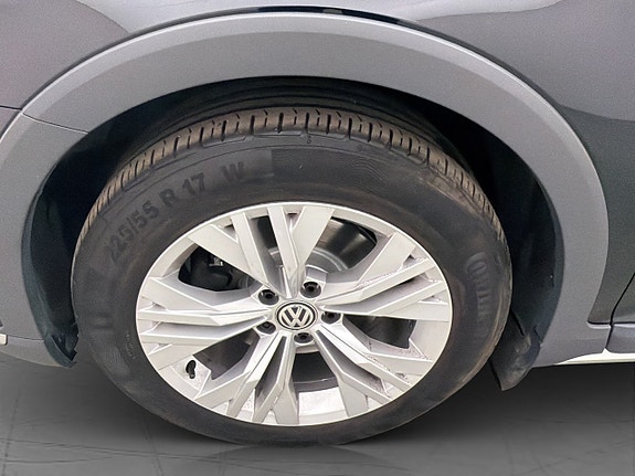 Volkswagen Passat Alltrack 28 of 30