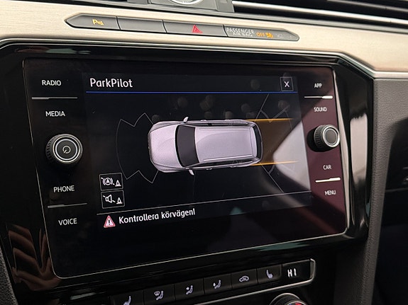 Volkswagen Passat Alltrack 17 of 30