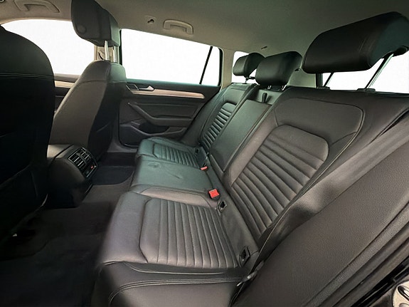 Volkswagen Passat Alltrack 23 of 30