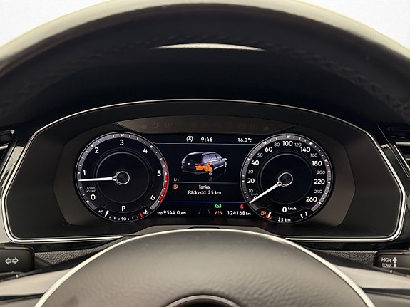 Volkswagen Passat Alltrack 15 of 30