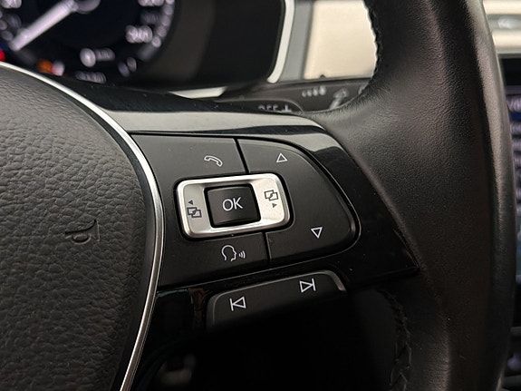 Volkswagen Passat Alltrack 16 of 30