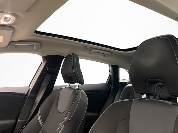 Volvo V40 12 of 30
