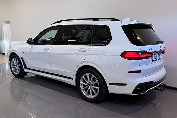 BMW X7 3 of 19