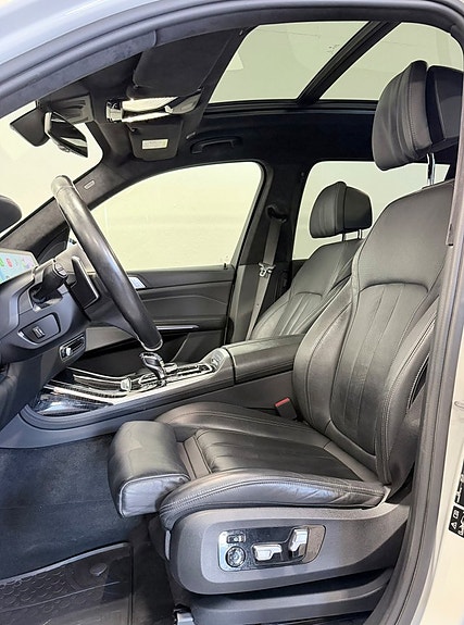 BMW X7 8 of 19
