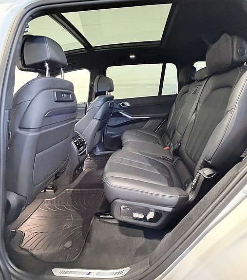 BMW X7 15 of 19