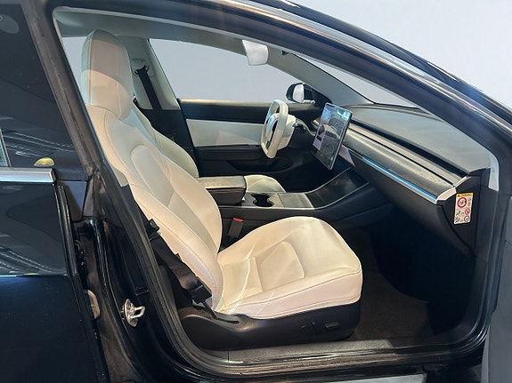 Tesla Model 3 10 of 18