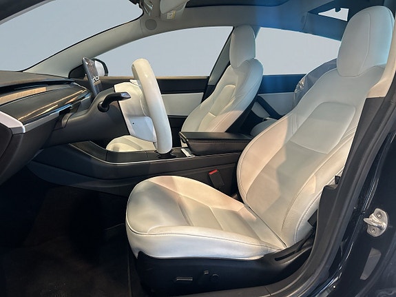 Tesla Model 3 13 of 18