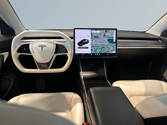 Tesla Model 3 8 of 18