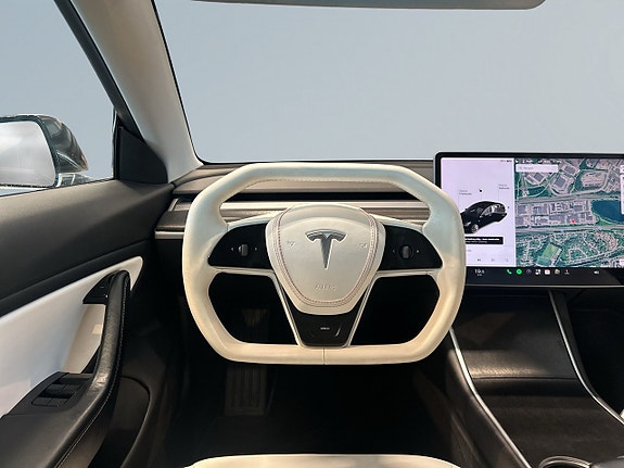 Tesla Model 3 9 of 18