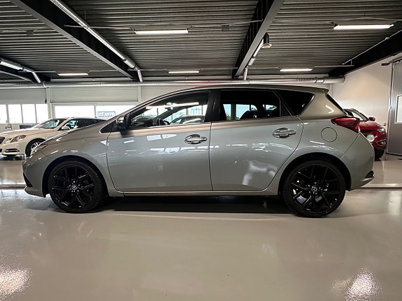Toyota Auris 3 of 12