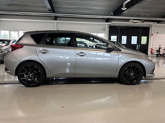 Toyota Auris 4 of 12