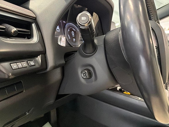 Lexus UX250h 15 of 20