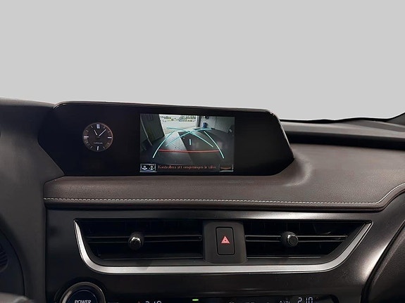 Lexus UX250h 19 of 20