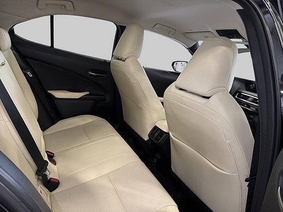 Lexus UX250h 8 of 20