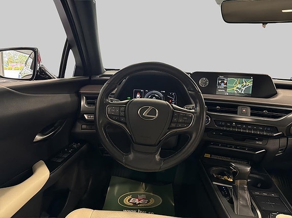 Lexus UX250h 10 of 20