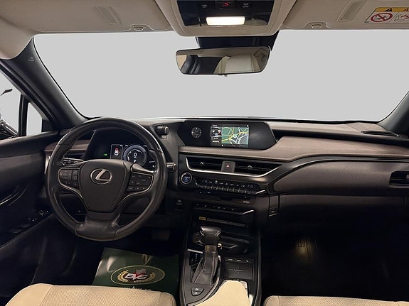 Lexus UX250h 9 of 20