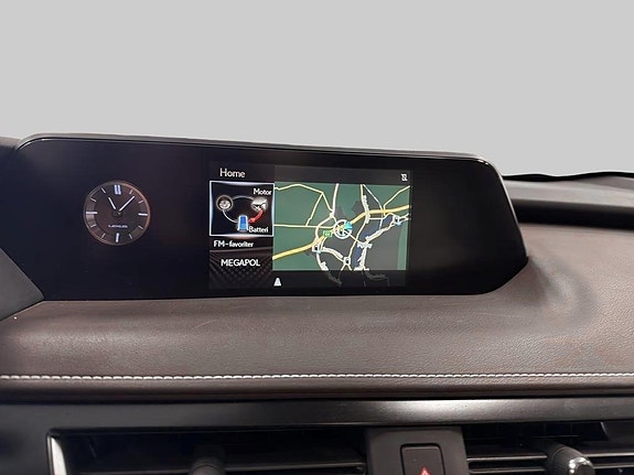Lexus UX250h 17 of 20