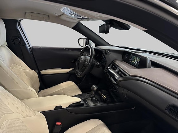 Lexus UX250h 7 of 20