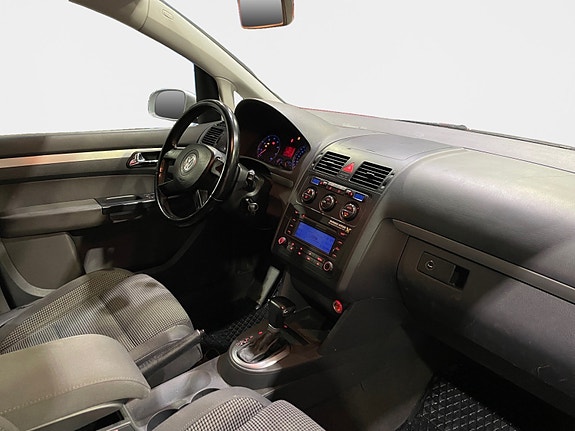 Volkswagen Touran 6 of 10