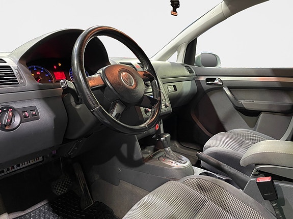 Volkswagen Touran 5 of 10
