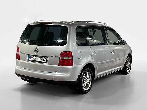 Volkswagen Touran 3 of 10