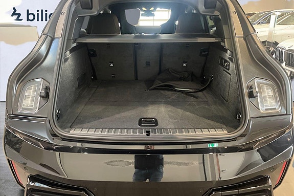 BMW iX 10 of 18