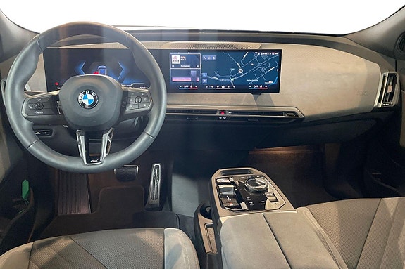 BMW iX 8 of 18