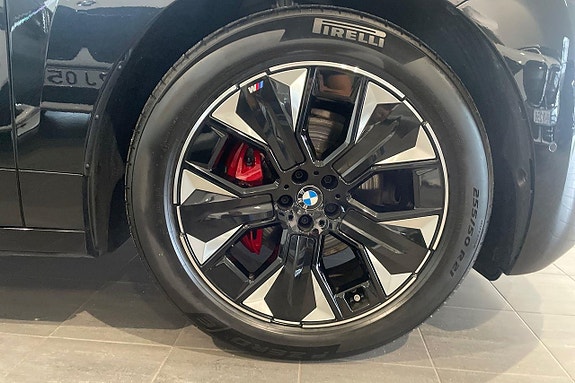 BMW iX 15 of 18