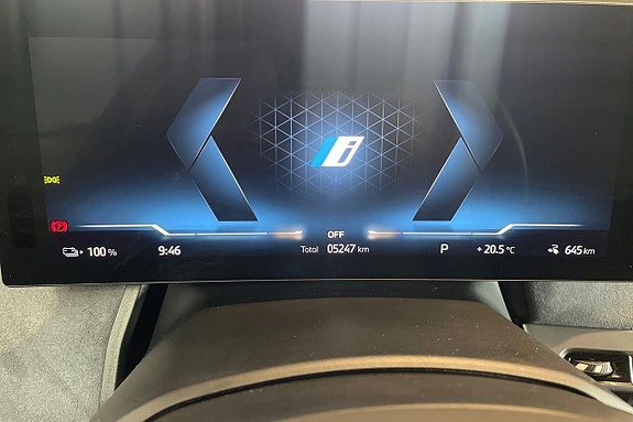 BMW iX 14 of 18