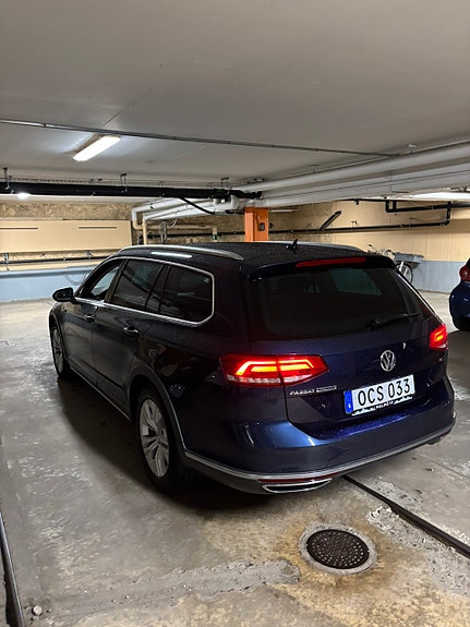 Volkswagen Passat Alltrack 3 of 5