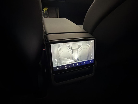 Tesla Model 3 27 of 30