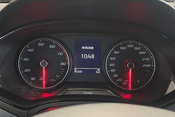 Seat Arona 19 of 26
