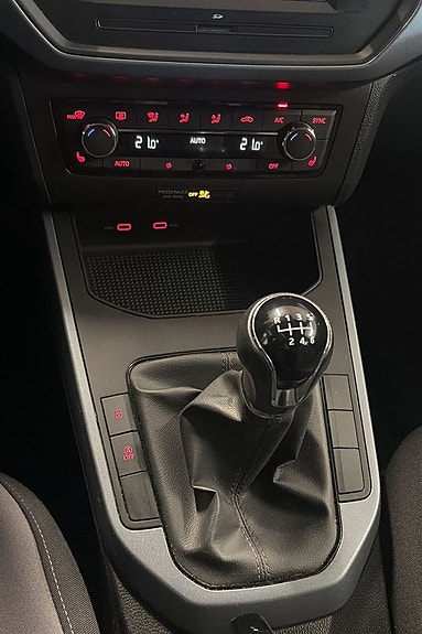 Seat Arona 20 of 26