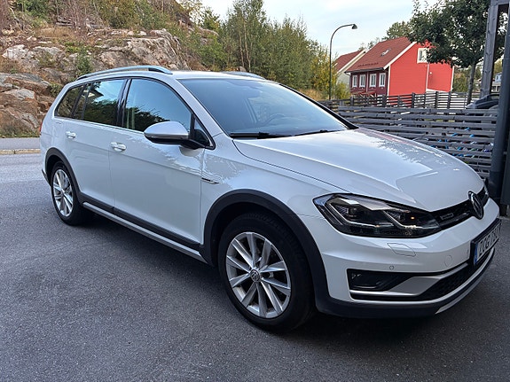 Volkswagen Golf Alltrack 3 of 11