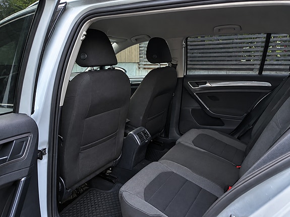 Volkswagen Golf Alltrack 10 of 11