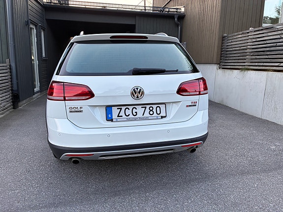 Volkswagen Golf Alltrack 5 of 11