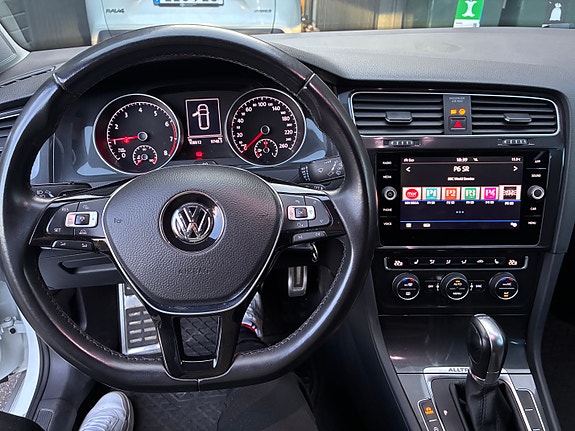 Volkswagen Golf Alltrack 8 of 11