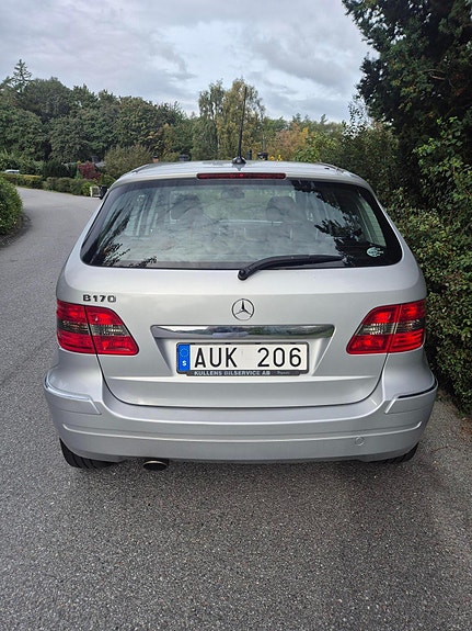 Mercedes-Benz B170 3 of 8