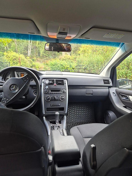 Mercedes-Benz B170 6 of 8