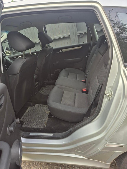 Mercedes-Benz B170 4 of 8