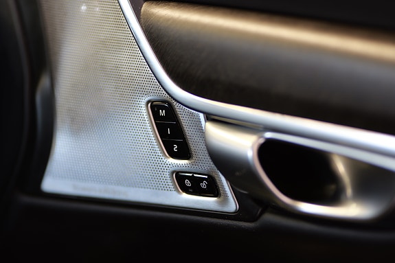 Volvo V90 Cross Country 9 of 11