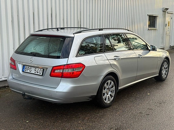 Mercedes-Benz E200 4 of 6