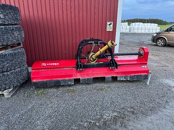 Votex Landmaster 310 slagklippare f+b montage 2 of 3