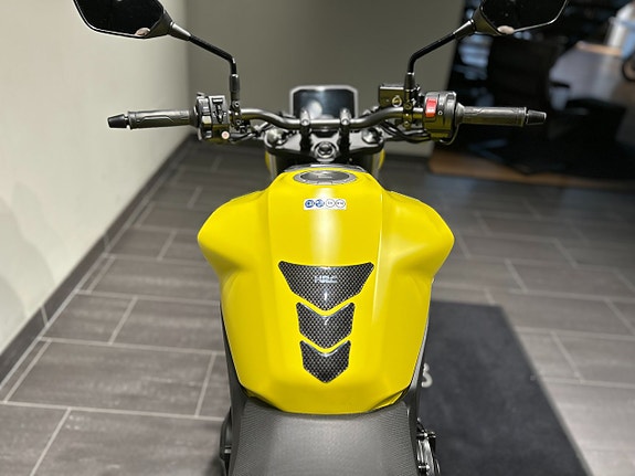 Honda CB750 Hornet / Helsystem/ Handtagsvärme /Quickshifter /Räntefri 11 of 19