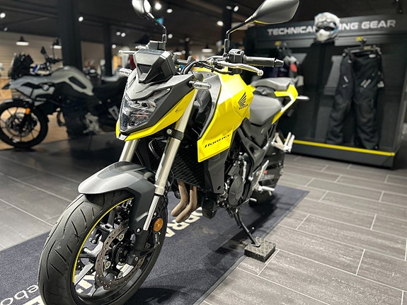 Honda CB750 Hornet / Helsystem/ Handtagsvärme /Quickshifter /Räntefri 5 of 19